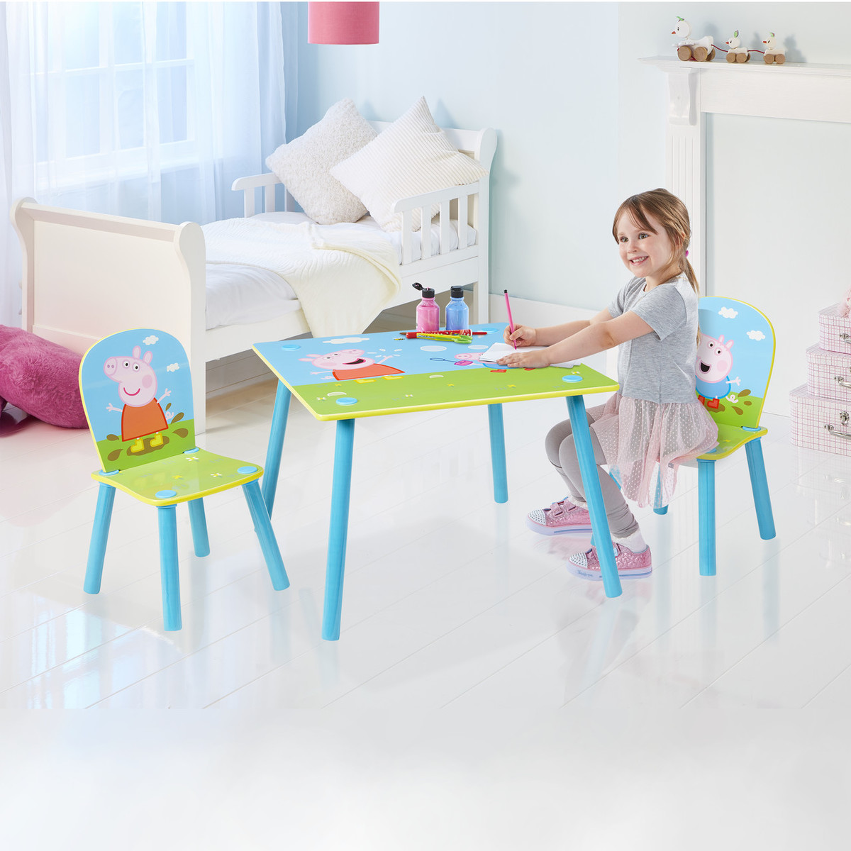 Childrens table and discount chairs peppa pig