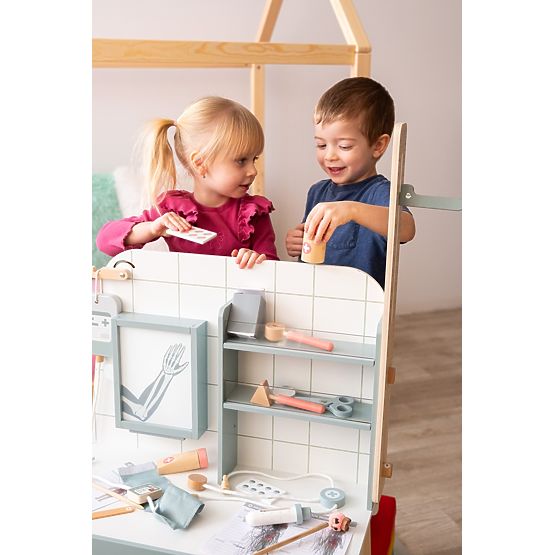 2Kids Toys Wooden Hospital