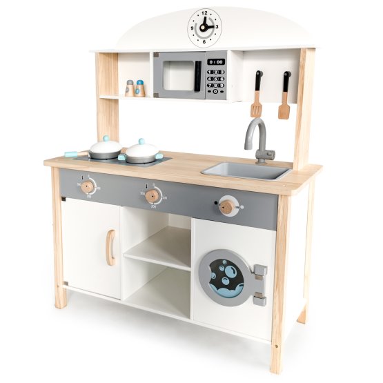 XXL wooden kitchen with accessories