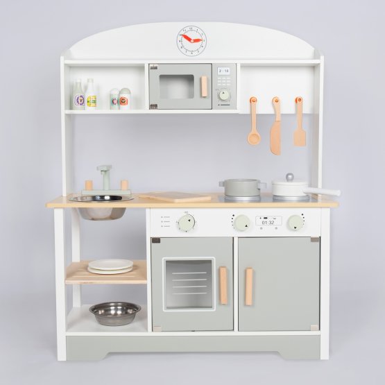 Lucy wooden kitchen with accessories