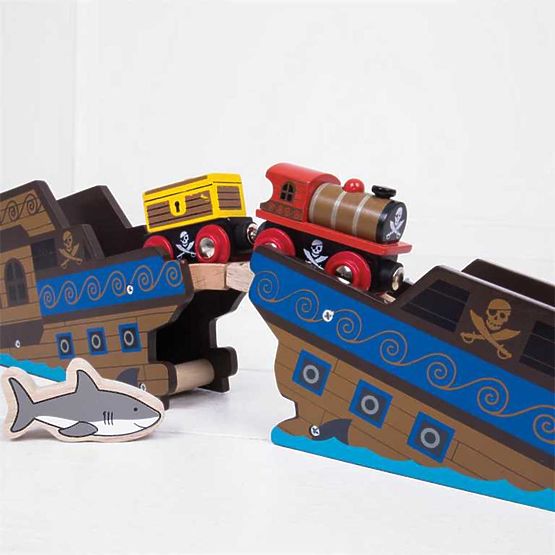 Bigjigs Rail Pirate train + 3 tracks
