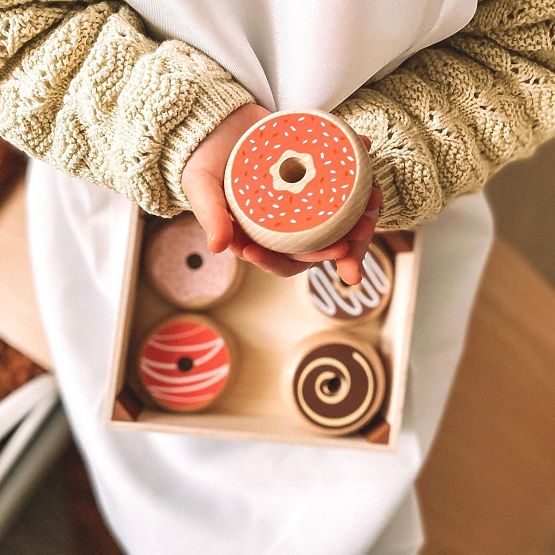 Bigjigs Toys Box with Donuts