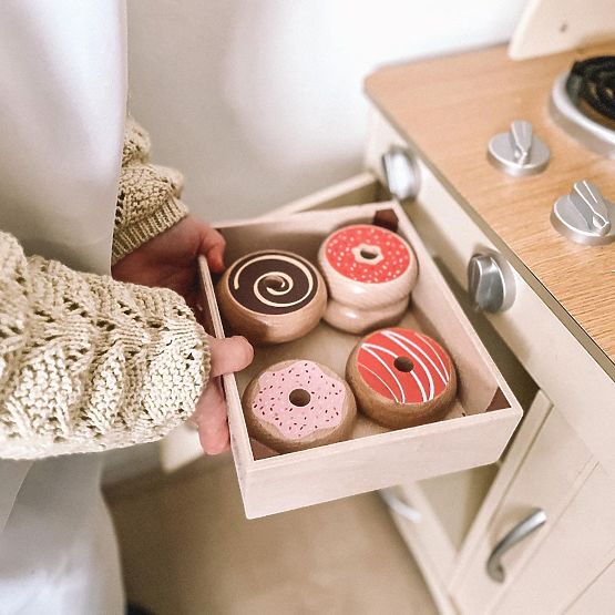 Bigjigs Toys Box with Donuts