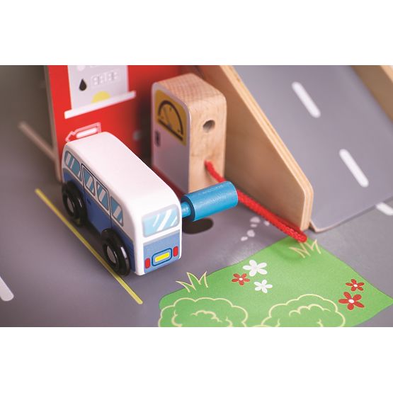 Bigjigs Toys Garage with Parking Lot