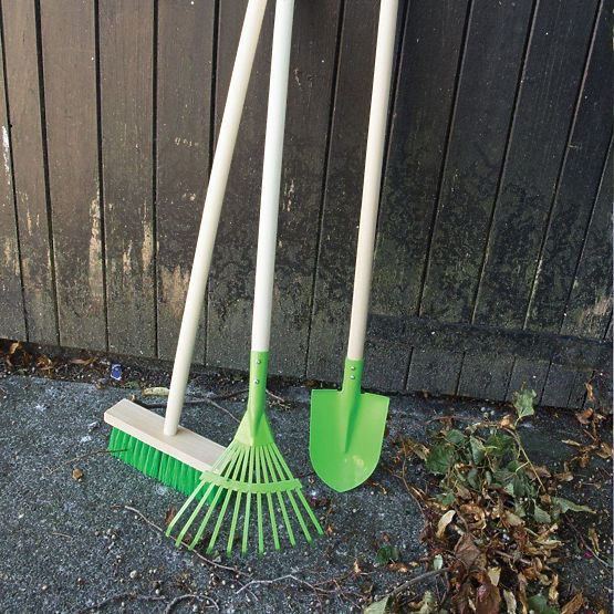 Bigjigs Toys Garden broom with long handle green