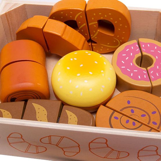 Bigjigs Toys Slicing pastry in a box
