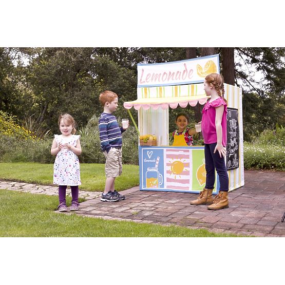 Children playing house Stand with lemonade