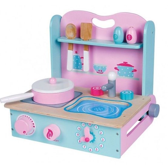 Children's cooker with equipment