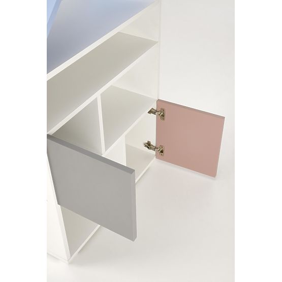 Children's shelf in the shape of Fati's house