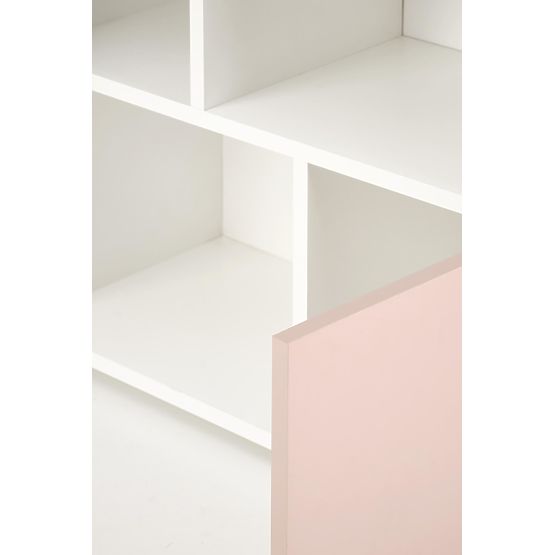 Children's shelf in the shape of Fati's house