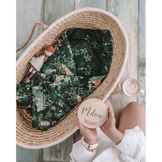 Children wrap The life in woods