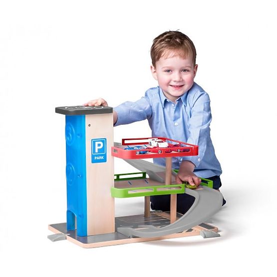 Garage with Elevator and Accessories