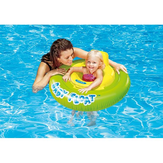 Inflatable child seat in the water