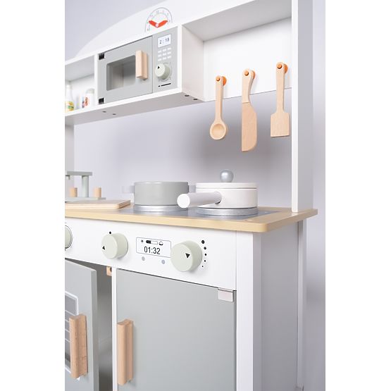 Lucy wooden kitchen with accessories