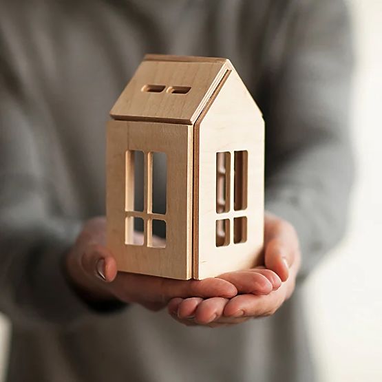 Magnetic Montessori wooden house - natural
