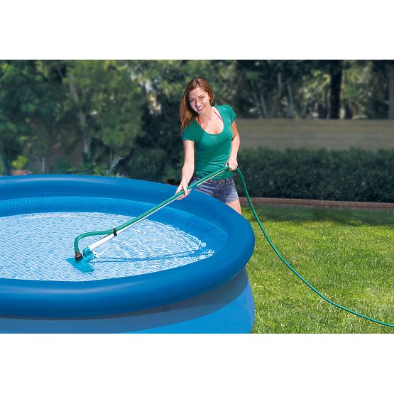 Pool cleaning set