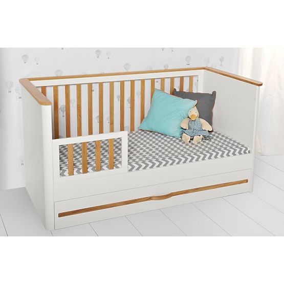 Ruban Baby Cot