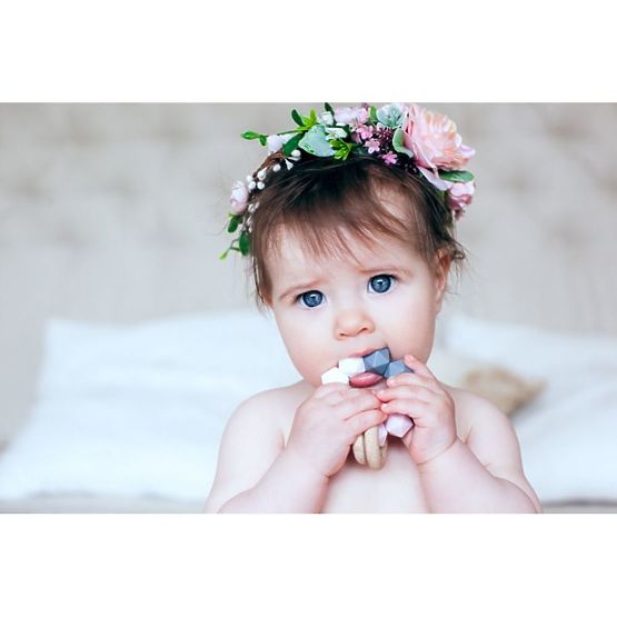 Silicone biting rattle Tina