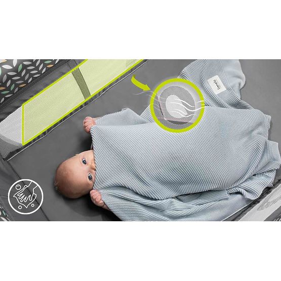 Travel cot with changing table - green