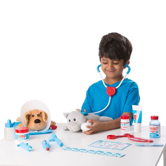Veterinary set with stuffed animals