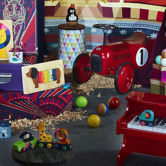 Vilac Colorful Animal Train by Andy Westface