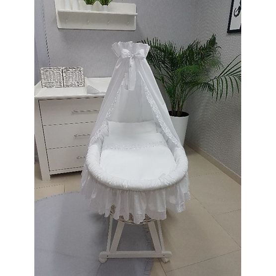 Wicker cot with equipment for baby - white