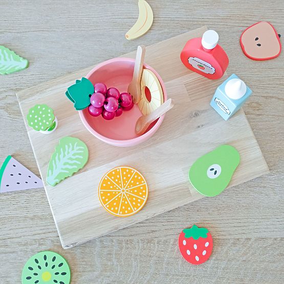Wooden food - cutting - Fresh fruit salad
