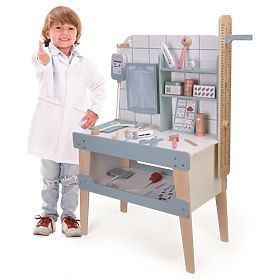 2Kids Toys Wooden Hospital