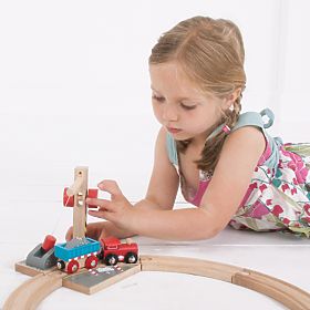 Bigjigs Rail Crane with gravel
