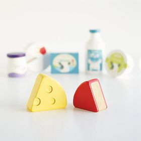 Le Toy Van Crate with dairy products