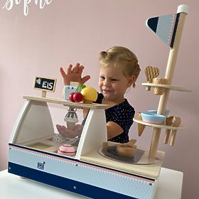 Small Foot Ice Cream Stand